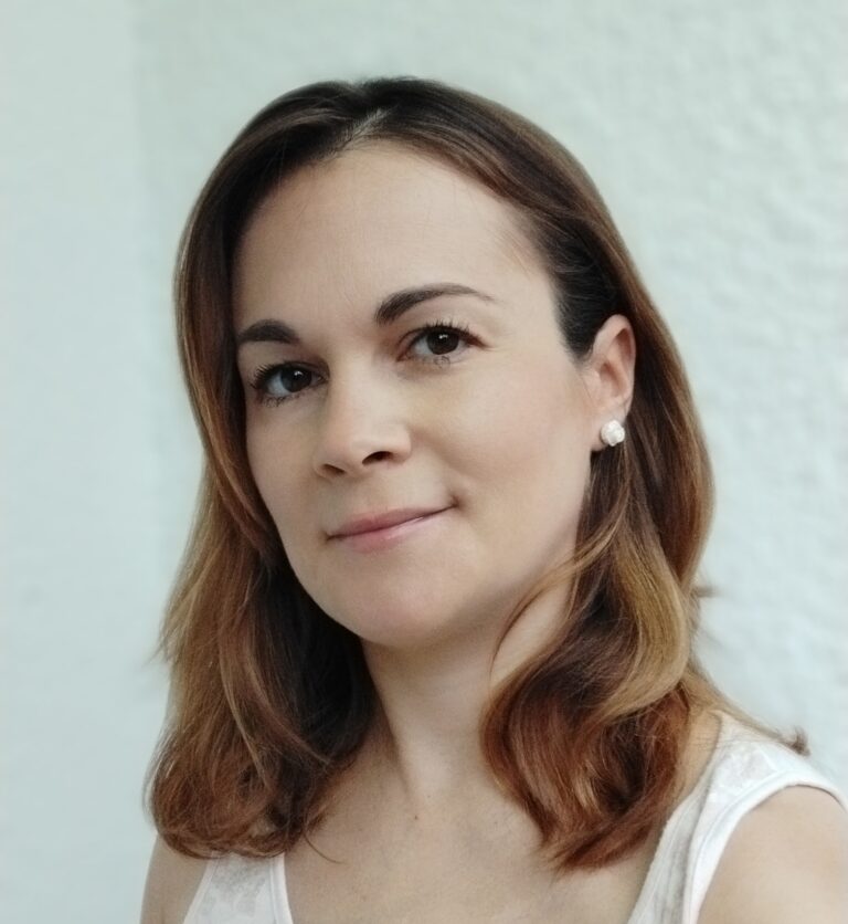 Dósa Eszter grafikus